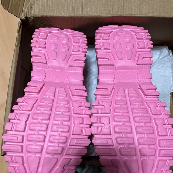 Pink tennis shoes - Picture 5 of 6